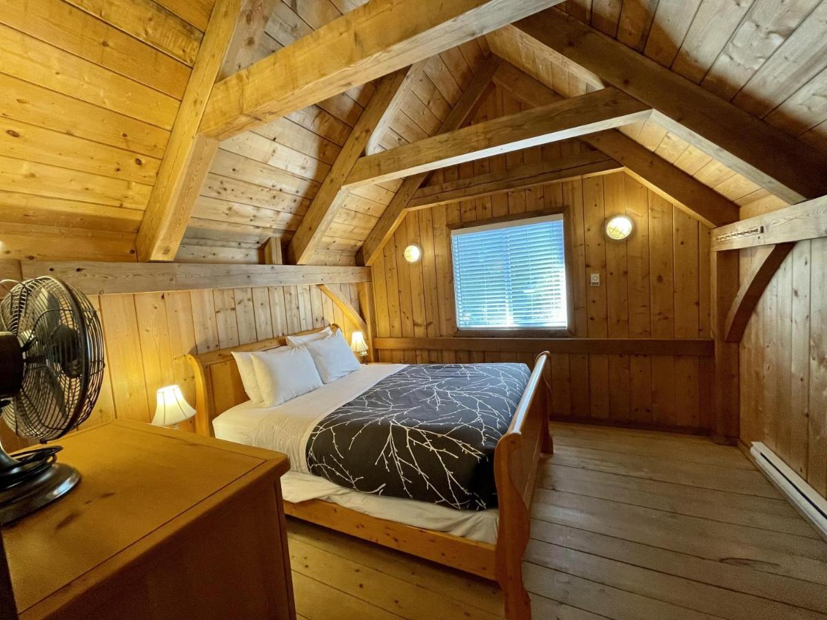 Waterfront Timber Frame Cottage! Ucluelet Zewnętrze zdjęcie