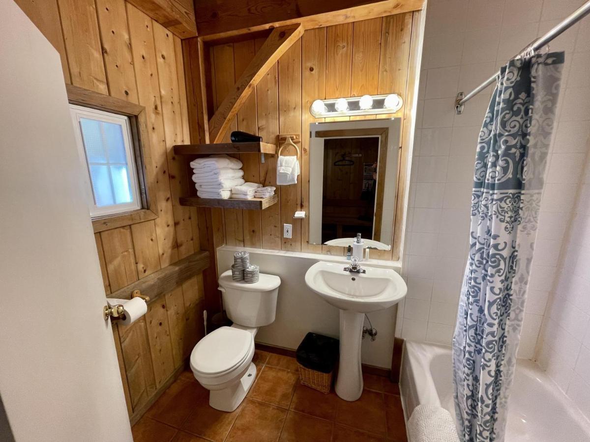 Waterfront Timber Frame Cottage! Ucluelet Zewnętrze zdjęcie