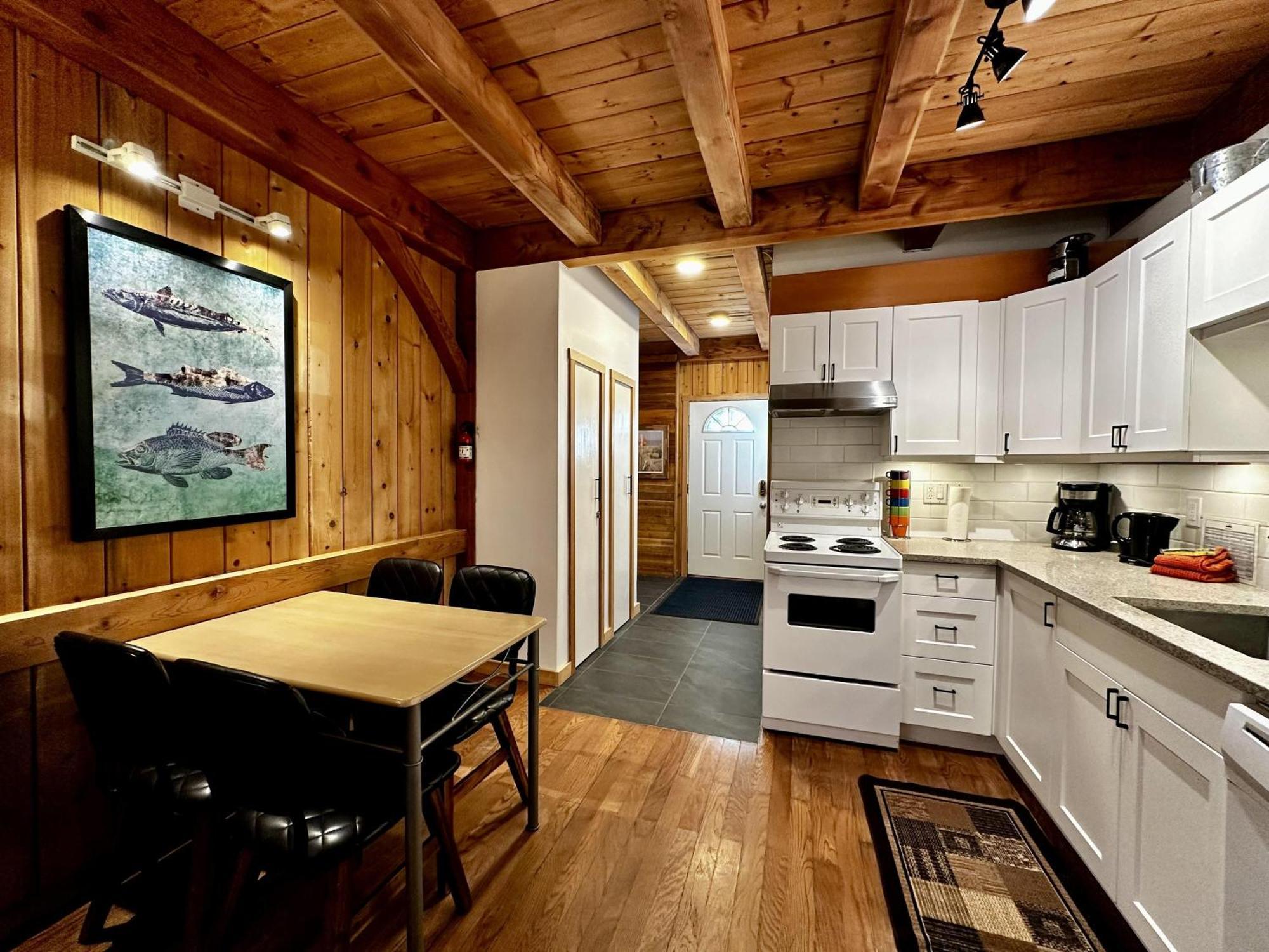 Waterfront Timber Frame Cottage! Ucluelet Zewnętrze zdjęcie