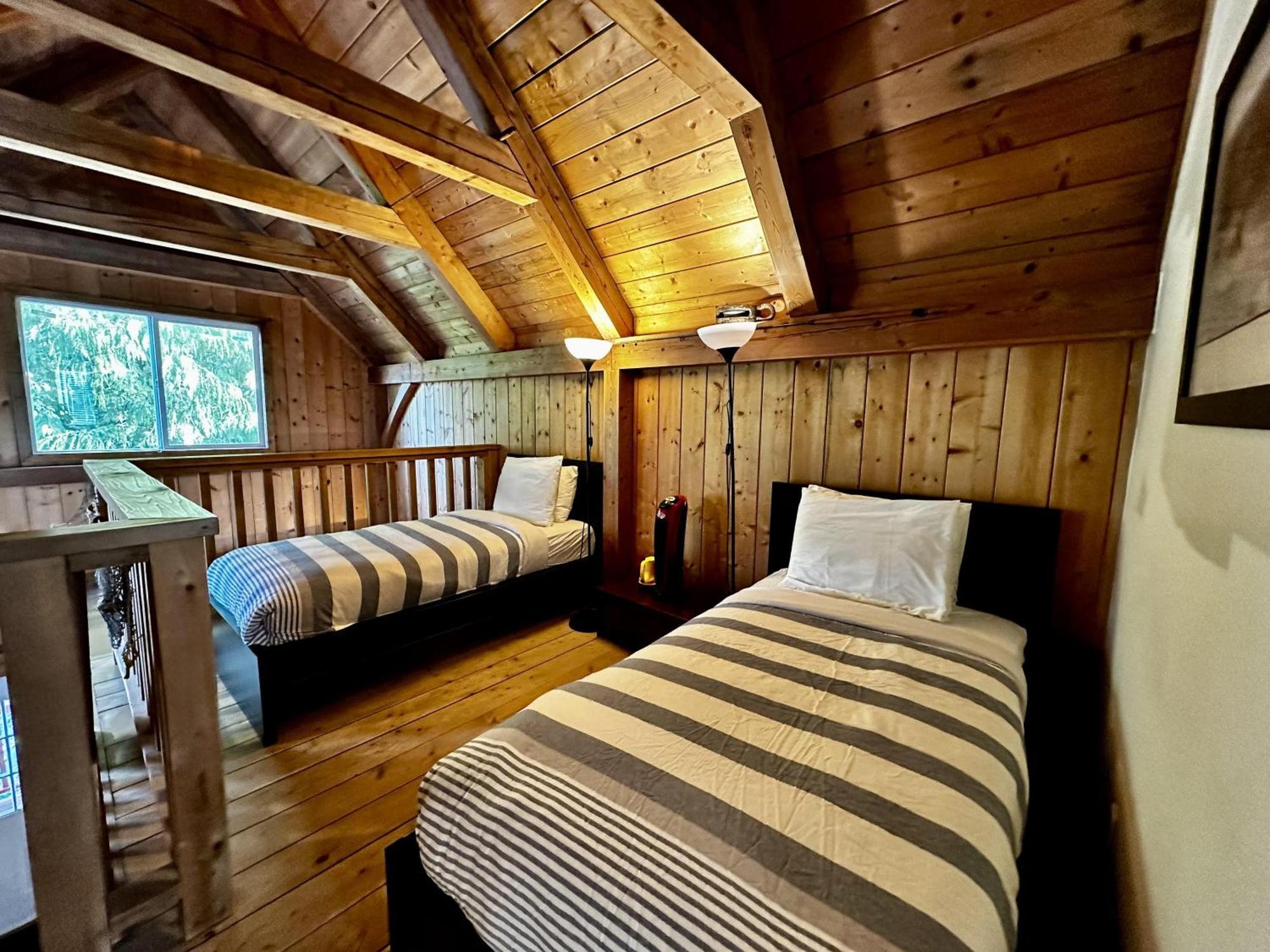 Waterfront Timber Frame Cottage! Ucluelet Zewnętrze zdjęcie