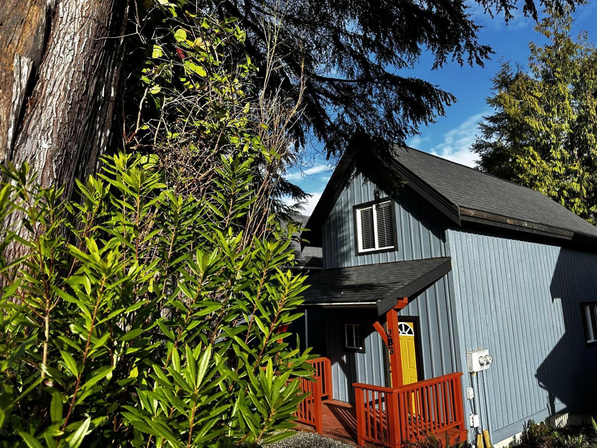 Waterfront Timber Frame Cottage! Ucluelet Zewnętrze zdjęcie